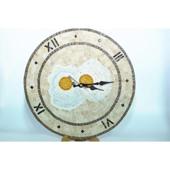 Horloge œuf en mosaïque