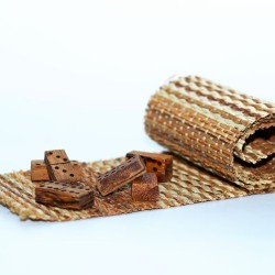 Jeu de dominos en bois artisanal